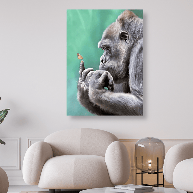Gorilla bestaunt Schmetterling auf seinem Finger - 5D DIY Diamond Painting - Kreativsein.shop